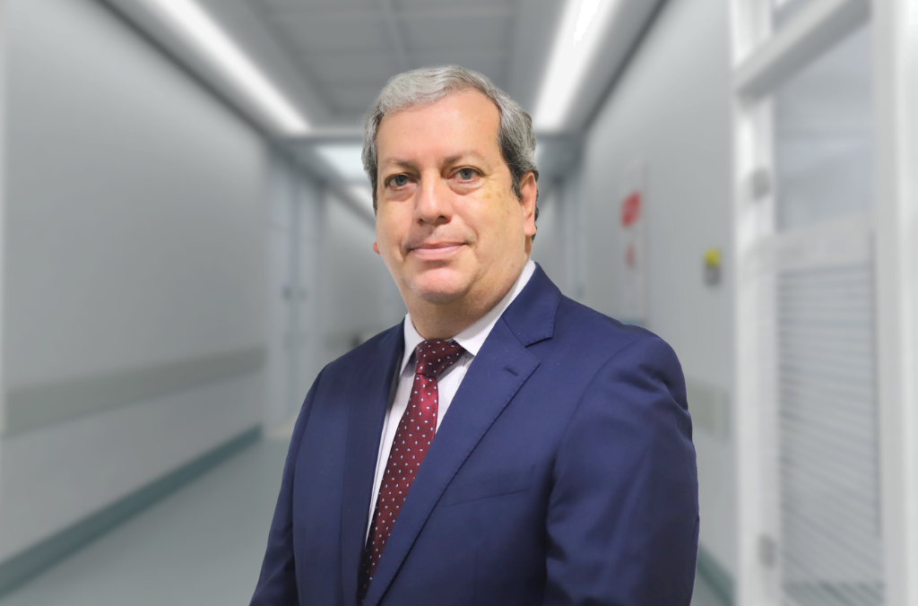 Mag. Luis Alcides García: gestión, servicio y liderazgo para transformar la salud 